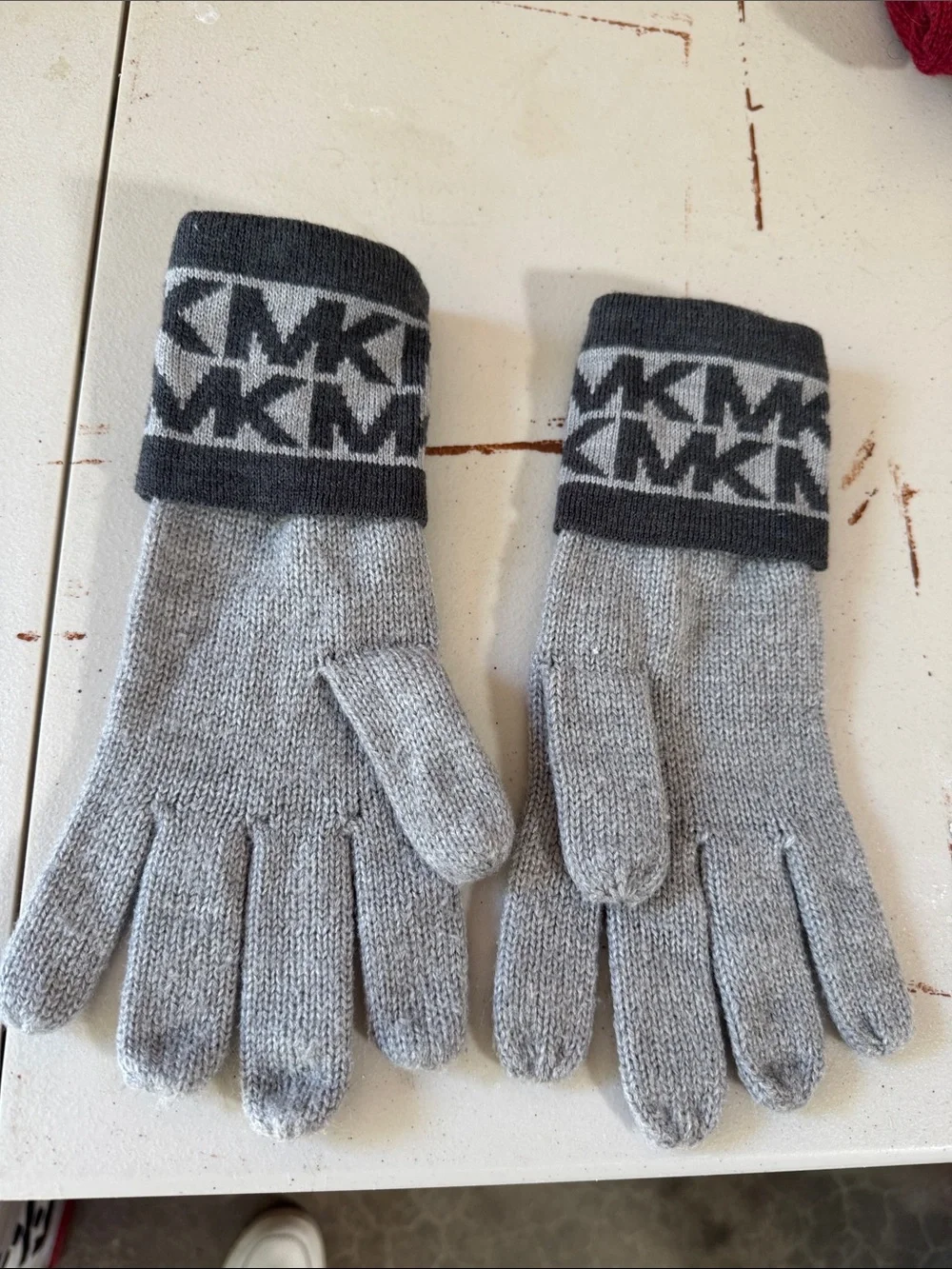 *Michael Kors Two-Tone Gray MK Logo Knit Gloves